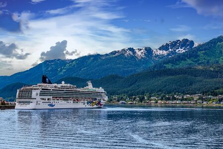 Norwegian Jewel by Alaskan Mountainsのeditorial素材