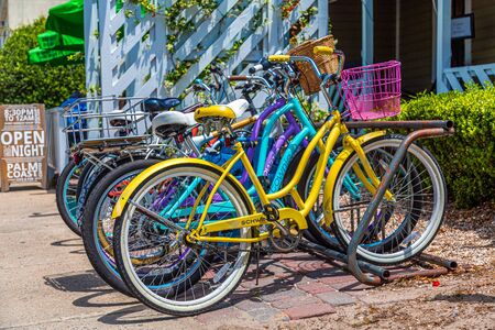 ST. SIMONS, GEORGIA - April 29, 2017: St Simons Island, Georgia is the perfect retirement location for many seniors.のeditorial素材