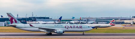 Qatar Airlines at Heathrow with Many Planesのeditorial素材