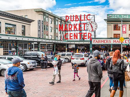 Families at Pike Place Marketのeditorial素材