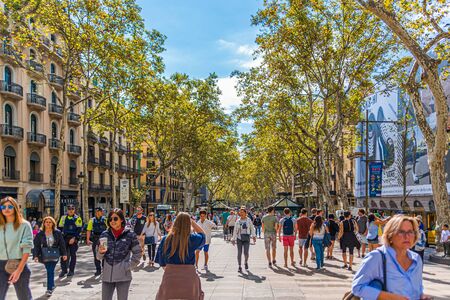 People on La Ramblaのeditorial素材