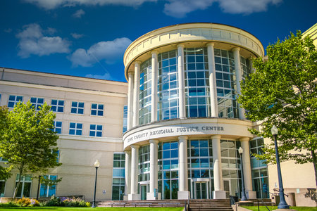 KENT, WASHINGTON - September 10, 2006: The King County Maleng Regional Justice Center is a direct supervision jail located in Kent, Washington. The MRJC opened in 1997 and currently employs over 300.のeditorial素材