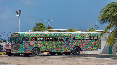 ORENJASTAD, ARUBA - December 7, 2017: Being south of the hurricane belt and because of the constant breeze, temperatures and little rain, Aruba is a year round tourist and cruise ship destination.のeditorial素材