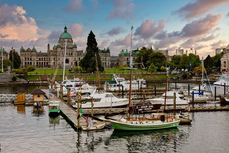 Harbor and Parliament Building in Victoriaの写真素材