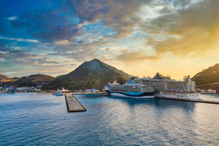 St Maarten Cruise Dock at Sunsetのeditorial素材