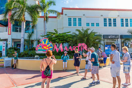 Tourists at St Maarten Signのeditorial素材