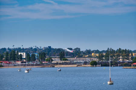 American Airlines Leaving San Diegoのeditorial素材