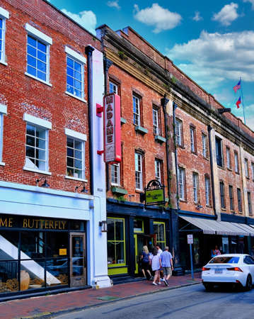 Tourists at Paula Deans Restaurant in Savannahのeditorial素材