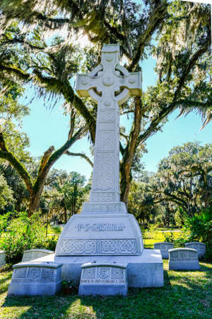 Family Celtic Cross Grave in Bonaventureのeditorial素材