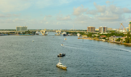 Police and Pilot Boat in Port Evergladesのeditorial素材