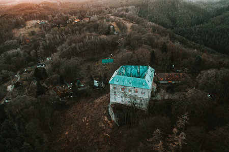 Houska Castle is an early Gothic castle. It is one of the best preserved castles of the period. Notable features include a predominantly Gothic Chapel, a green chamber with late-Gothic paintings.のeditorial素材