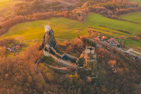 Trosky Castle is a castle ruin in Liberec Region, Czech Republic. Is on the summits of two basalt volcanic plugs. The castle is a landmark in the countryside known as Bohemian Paradise.のeditorial素材