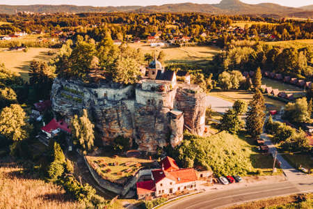 Castle Sloup is a defunct rock castle on the southwestern edge of the village of Sloup in Bohemia in the district of Ceska Lipa in the Liberec region.のeditorial素材