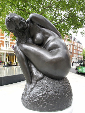 London,Mayfair UK, June 24 2011: Statue by Emilio Greco 1973のeditorial素材