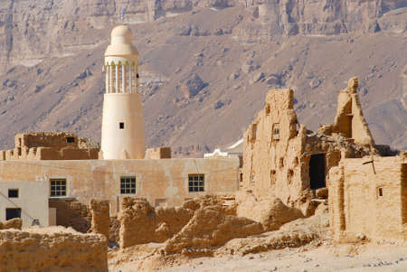 Ruin of an old mud brick fortress and a village mosque, near the city of Seiyun, Yemen.の写真素材