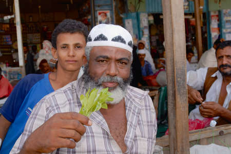 Lahij, Yemen, September 15, 2006 - Man sells khat (Catha edulis) at the local market in Lahij, Yemen. Chewing khat (drug of abuse) is a major social problem in Yemen.のeditorial素材