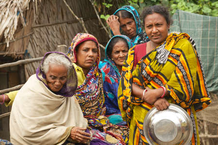 Mongla, Bangladesh, February 17, 2014 - Women wait for their husbands from fishing in Mongla, Bangladesh.のeditorial素材