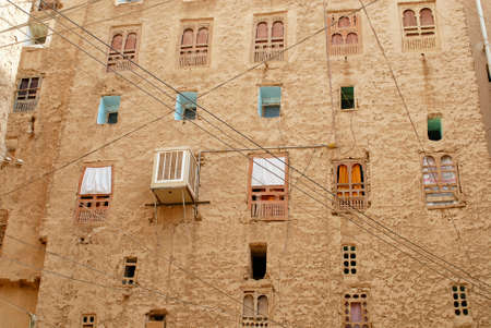 Exterior wall of the mud brick tower house in Shibam, Hadramaut valley, Yemen. UNESCO World Heritage site, often referred as \\\\\\\"the oldest skyscraper city in the world\\\\\\\" or \\\\\\\"the Manhattan of the desert\\\\\\\"のeditorial素材