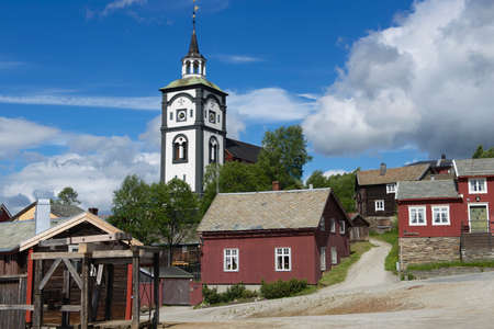 Traditional houses and church bell tower exterior of the copper mines town of Roros, Norway. Roros is declared a UNESCO World Heritage site.のeditorial素材