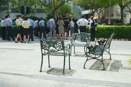 Singapore, Singapore, August 05, 2008 - People wait at the traffic light in Singapore, Singapore.のeditorial素材