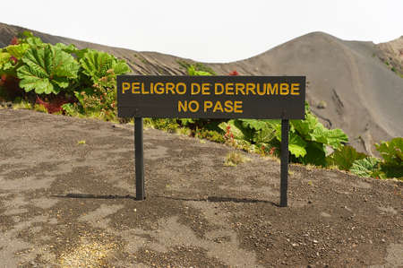 Sign \"Danger of land slide, do not pass\" at the side of the Irazu volcano crater in the Cordillera Central close to the city of Cartago, Costa Rica.の写真素材