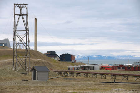 Longyearbyen Norway September January 2011: View to the town of Longyearbyen Norway.のeditorial素材