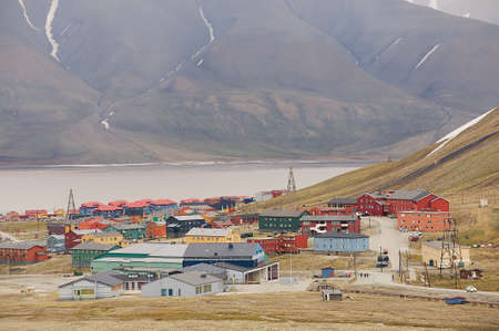 Longyearbyen Norway September January 2011: View to the town of Longyearbyen Norway.のeditorial素材