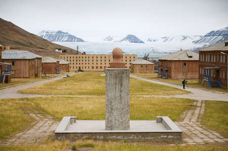 Longyearbyen Norway September March 2011: View to abandoned Russian arctic settlement Pyramiden with the bust of Lenin in the foreground in Pyramiden Norway.のeditorial素材