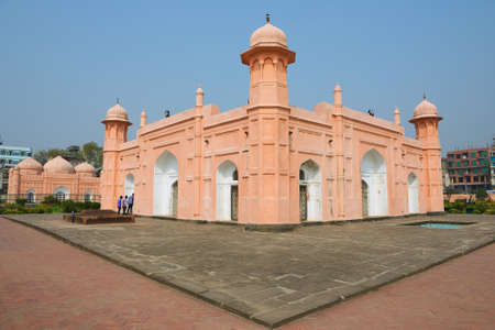 Dhaka, Bangladesh, February 22, 2014 - People explore mausoleum of Bibipari in Lalbagh fort in Dhaka, Bangladesh.のeditorial素材