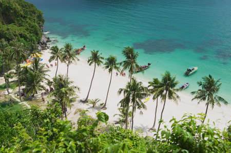 Koh Samui, Thailand, April 06, 2012 - Tourists disembark at the Mu Ko Ang Thong National park beach, Koh Samui, Thailand.のeditorial素材