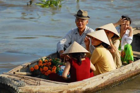 Cai Be, Vietnam, February 16, 2007 - People visit the floating market in Cai Be, Vietnam. Cai Be is often called Venice of Indochina.のeditorial素材
