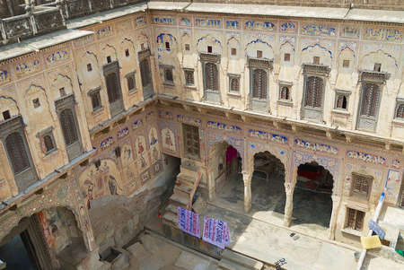 Mandawa, India - March 31, 2007: Interior yard of a historical haveli in Mandawa, India.のeditorial素材