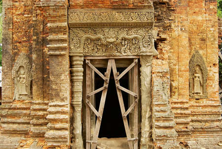 Siem Reap, Cambodia - August 10, 2008: Exterior of the entrance to the Lolei temple in Siem Reap, Cambodia.のeditorial素材