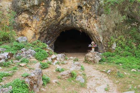 PHONSAVAN, LAOS - APRIL 19, 2012: Entrance to the ancient crematorium cave at the Plain of Jars (Site #1) in Phonsavan, Laos.のeditorial素材