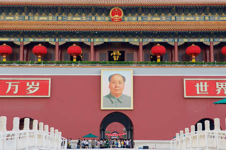 Beijing, China - May 02, 2009: The portrait of Mao Zedong at Tiananmen gate (Tian'anmen or Gate of Heavenly Peace) in Tiananmen Square in the center of Beijing, China.のeditorial素材