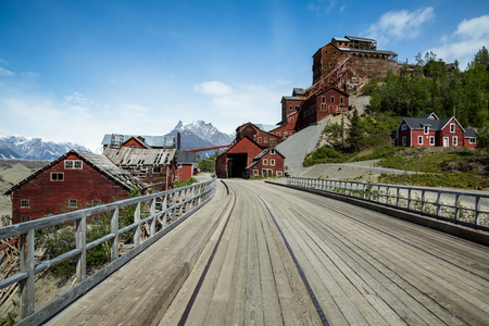 This former mining town was abandoned in 1938 after a majority of the copper and other ore was depleted.  Kennicott was the center of 5 mines in the area and a booming town in it's day. It later became a tourist attration and was designated a National Hisのeditorial素材