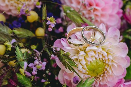 Wedding rings close upの写真素材