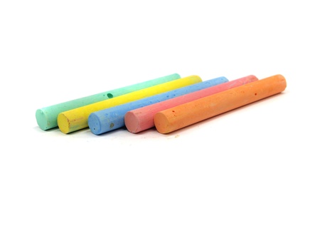 chalks in a variety of colours arranged on a white background
の写真素材
