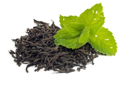 dry black tea leaves and mint on a white background
 の写真素材