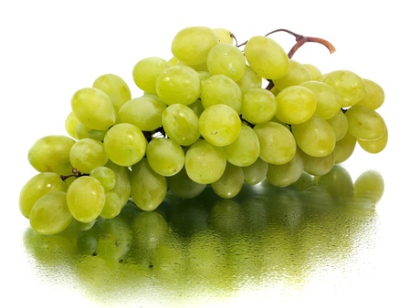 bunch of green grapes on a white background with water drops 
   の写真素材