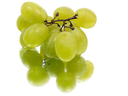 bunch of green grapes on a white background with water drops 
   の写真素材