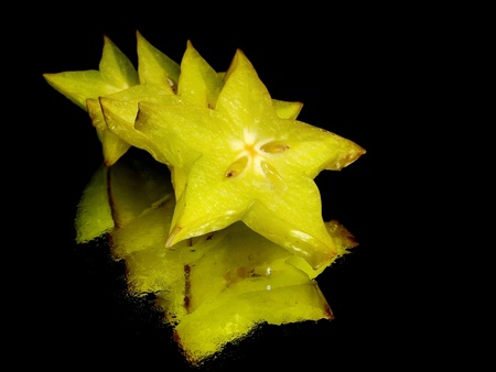 carambola - starfruit on a black background with water drops
   の写真素材
