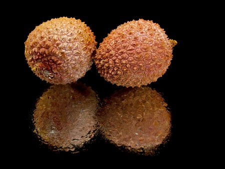 lychees on a black background with water drops
の写真素材