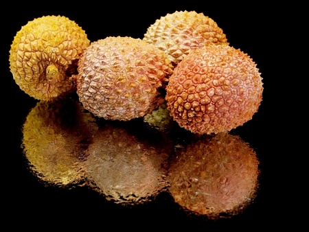 lychees on a black background with water drops
の写真素材