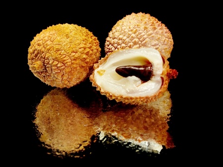 lychees on a black background with water drops
の写真素材