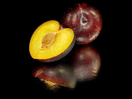 fresh plum on a black background with water drops 
の写真素材