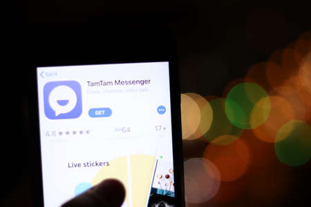 Los Angeles, California, USA - 28 November 2019: TamTam Messenger app logo on mobile phone screen with blurry background, Illustrative Editorial.のeditorial素材