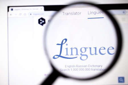 Los Angeles, California, USA - 23 January 2020: Linguee website page. Linguee.com logo on display screen, Illustrative Editorial.のeditorial素材