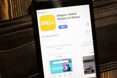 Los Angeles, California, USA - 12 February 2020: DHgate App Store page close up , Illustrative Editorial.のeditorial素材