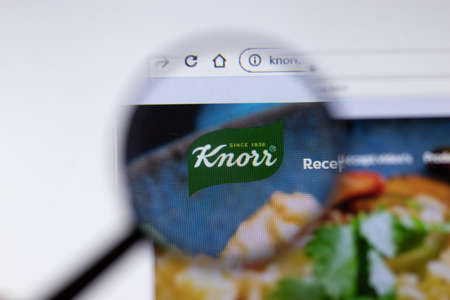 Saint-Petersburg, Russia - 18 February 2020: Knorr company website page logo on laptop display. Screen with icon, Illustrative Editoria.のeditorial素材